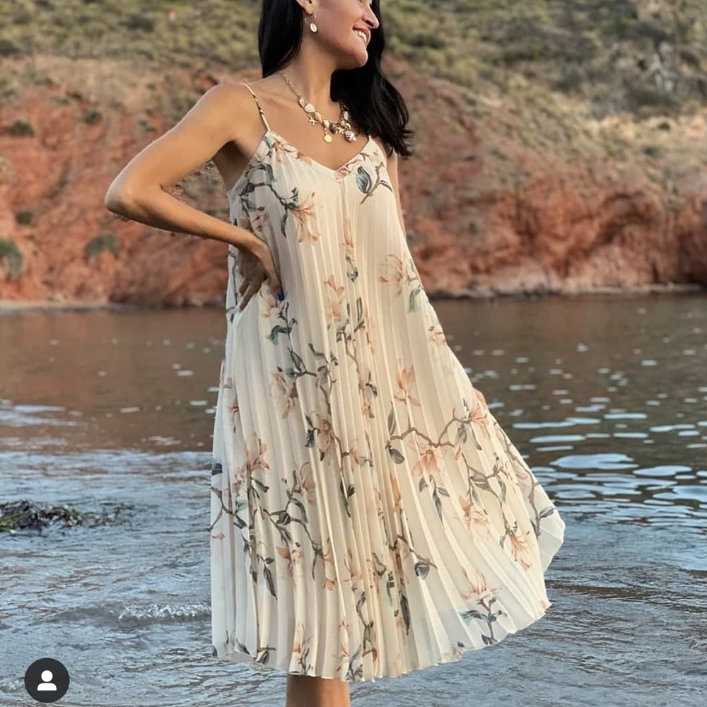 MNG floral print pleated dress bloggers fav